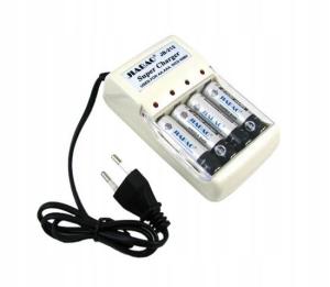 Ładowarka z kablem + 4 akumulatorki 5500mAh (R6)